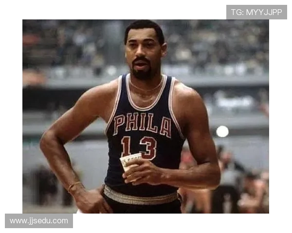 威尔特张伯伦的传奇生涯与篮球历史影响深度探究