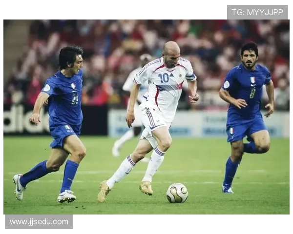 世界杯荣耀之路：从起源到现代足球盛宴的变革与发展