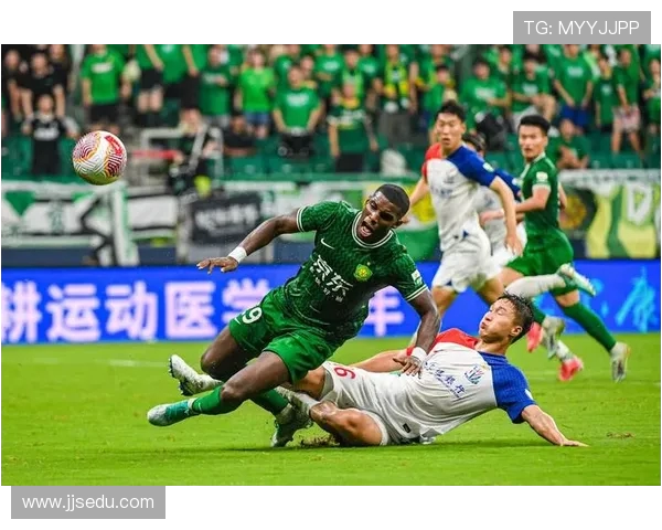 北京国安迎战上海申花争锋对决 两队争夺顶级联赛荣耀再度激战