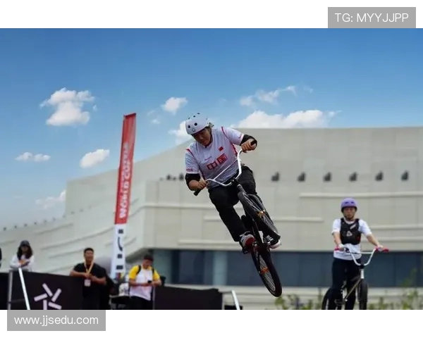 上海极限运动队在世界滑板锦标赛中以100分稳居积分榜首位