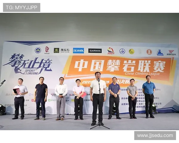 南京城市马拉松点评：攀岩队展现卓越团队协作精神与拼搏风采