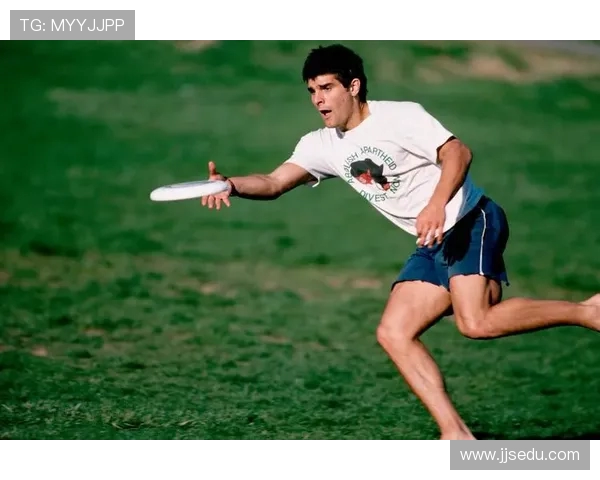 武汉飞盘队快攻战术揭秘与深度分析飞盘运动的魅力与团队协作 武汉飞盘队快攻战术揭秘与深度分析飞盘运动的魅力与团队协作